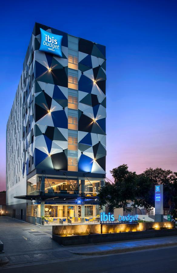 Ibis Budget Cirebon Εξωτερικό φωτογραφία