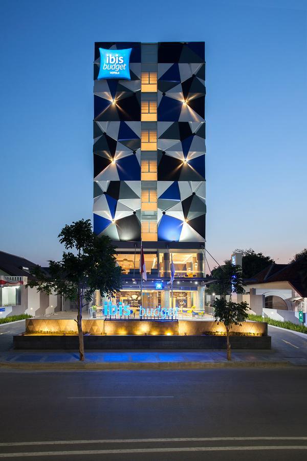 Ibis Budget Cirebon Εξωτερικό φωτογραφία