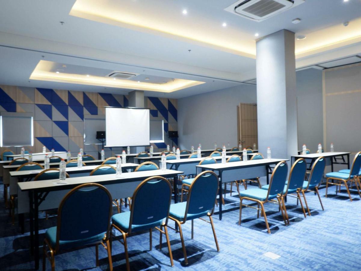 Ibis Budget Cirebon Εξωτερικό φωτογραφία