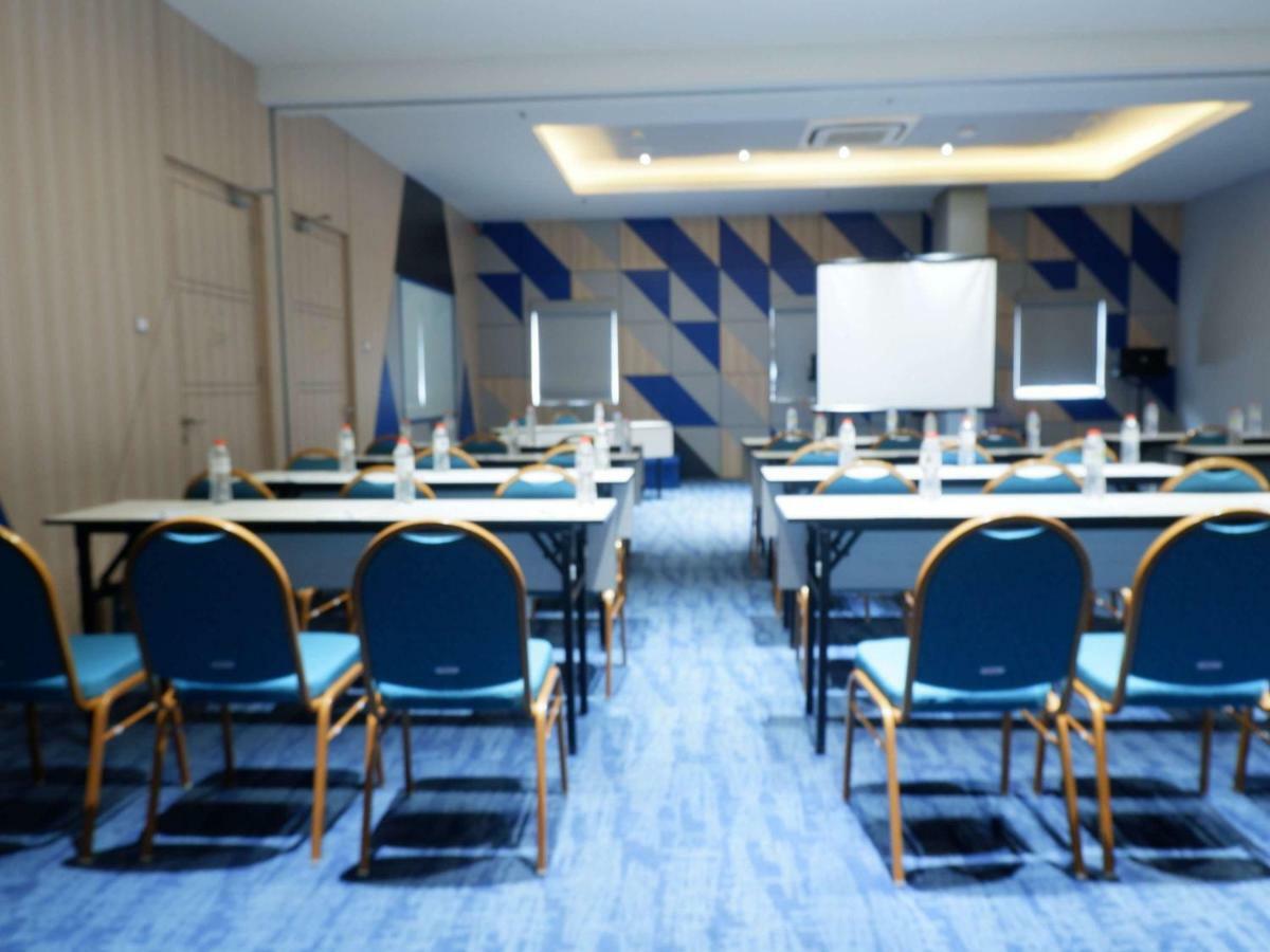 Ibis Budget Cirebon Εξωτερικό φωτογραφία