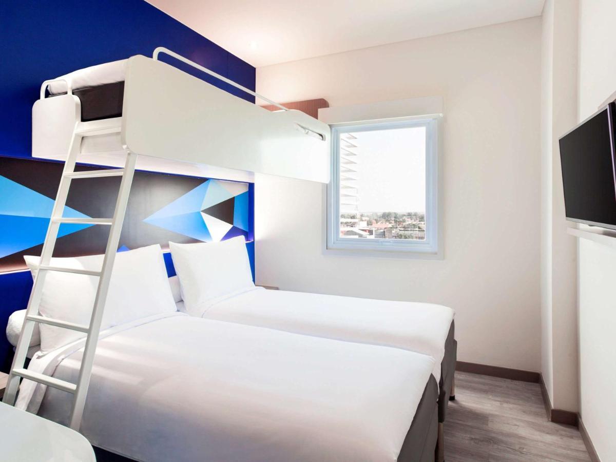 Ibis Budget Cirebon Εξωτερικό φωτογραφία