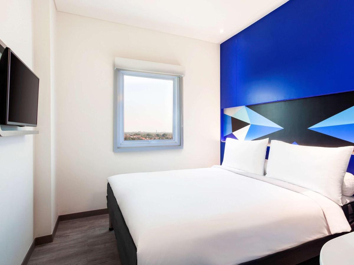 Ibis Budget Cirebon Εξωτερικό φωτογραφία